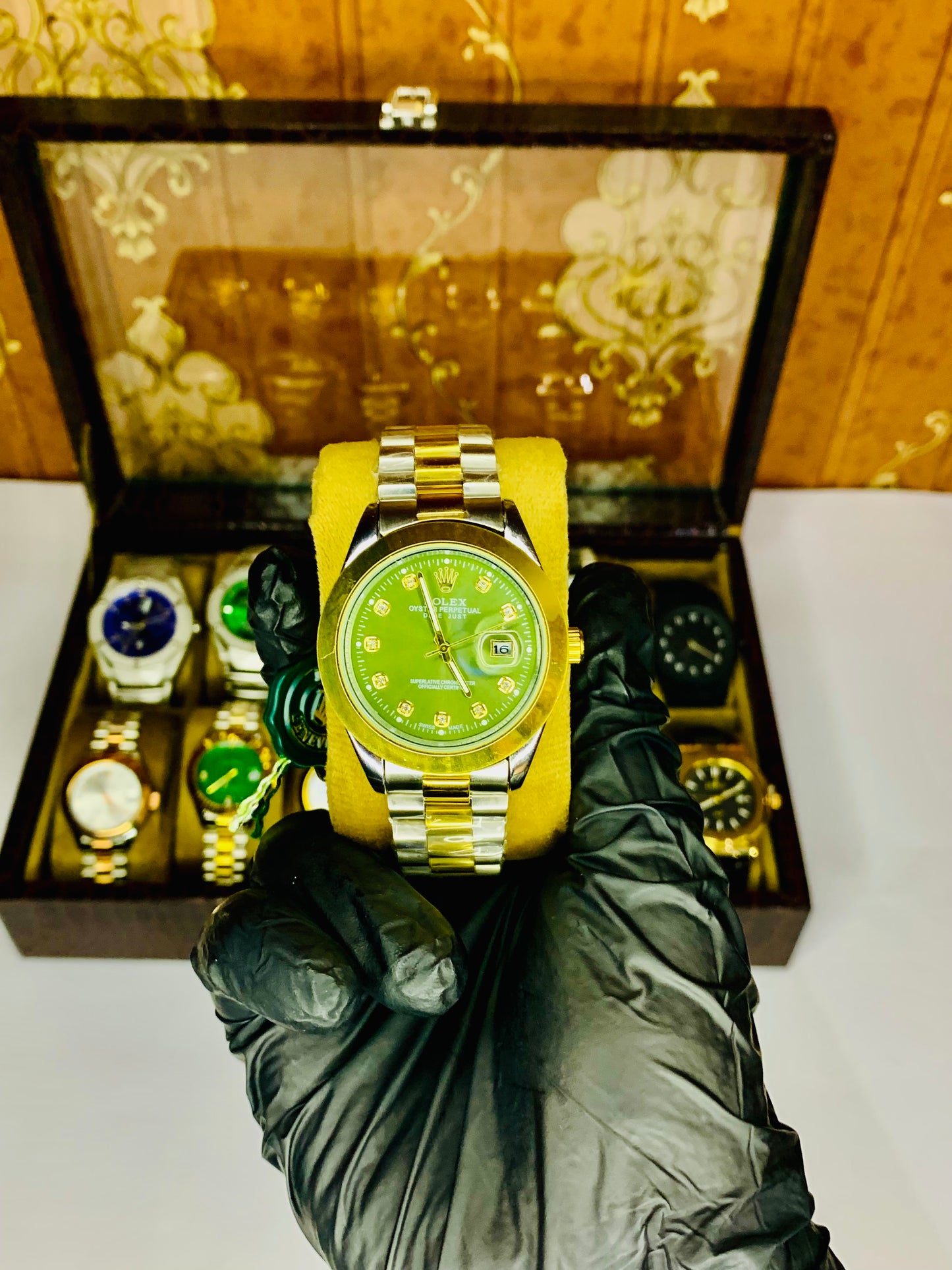 Rolex Oyster Perpetual Datejust – Luxury Watch with Original Strap