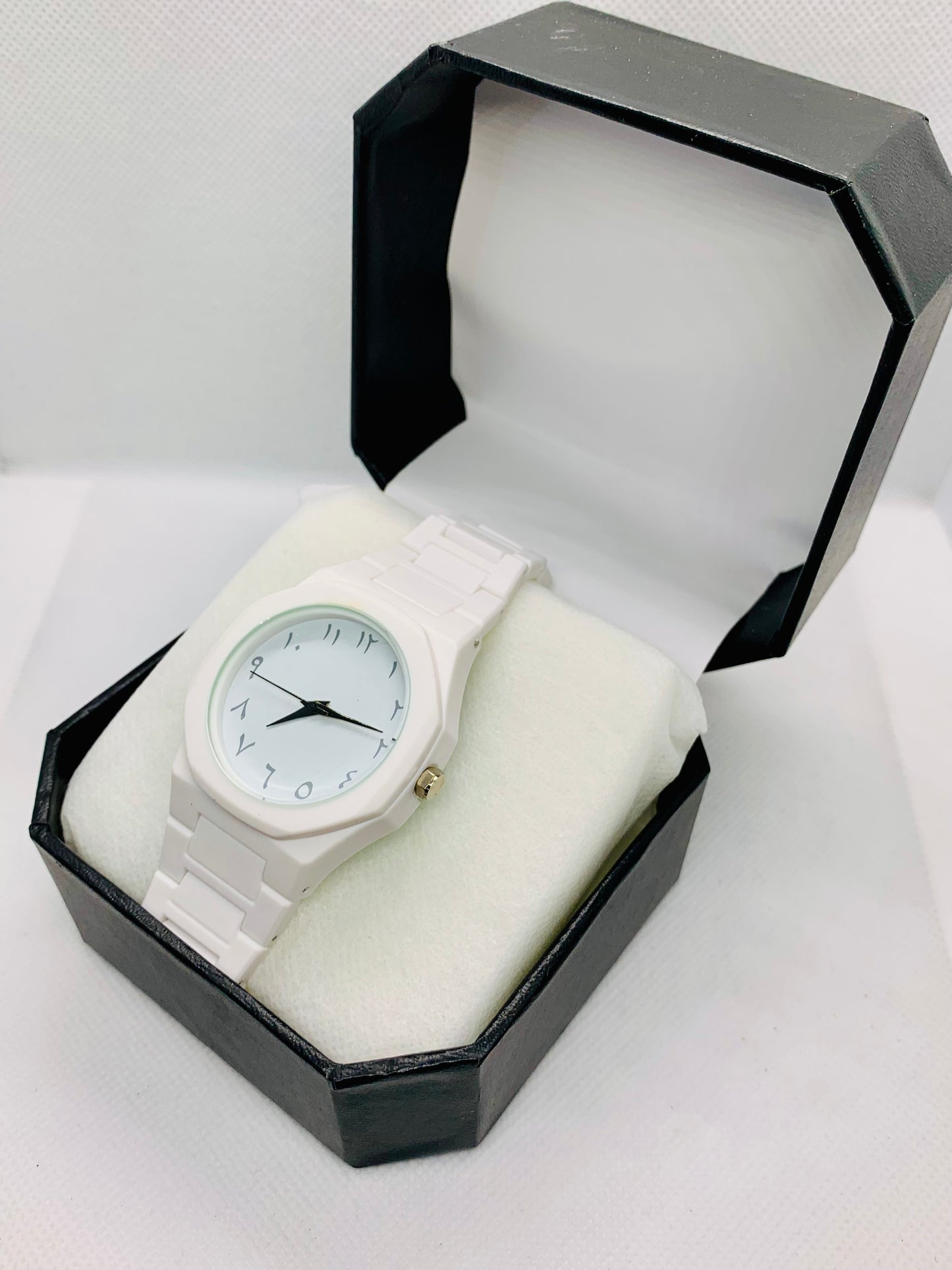 White Aura Carbon Fiber Watch — Premium Luxury Timepiece