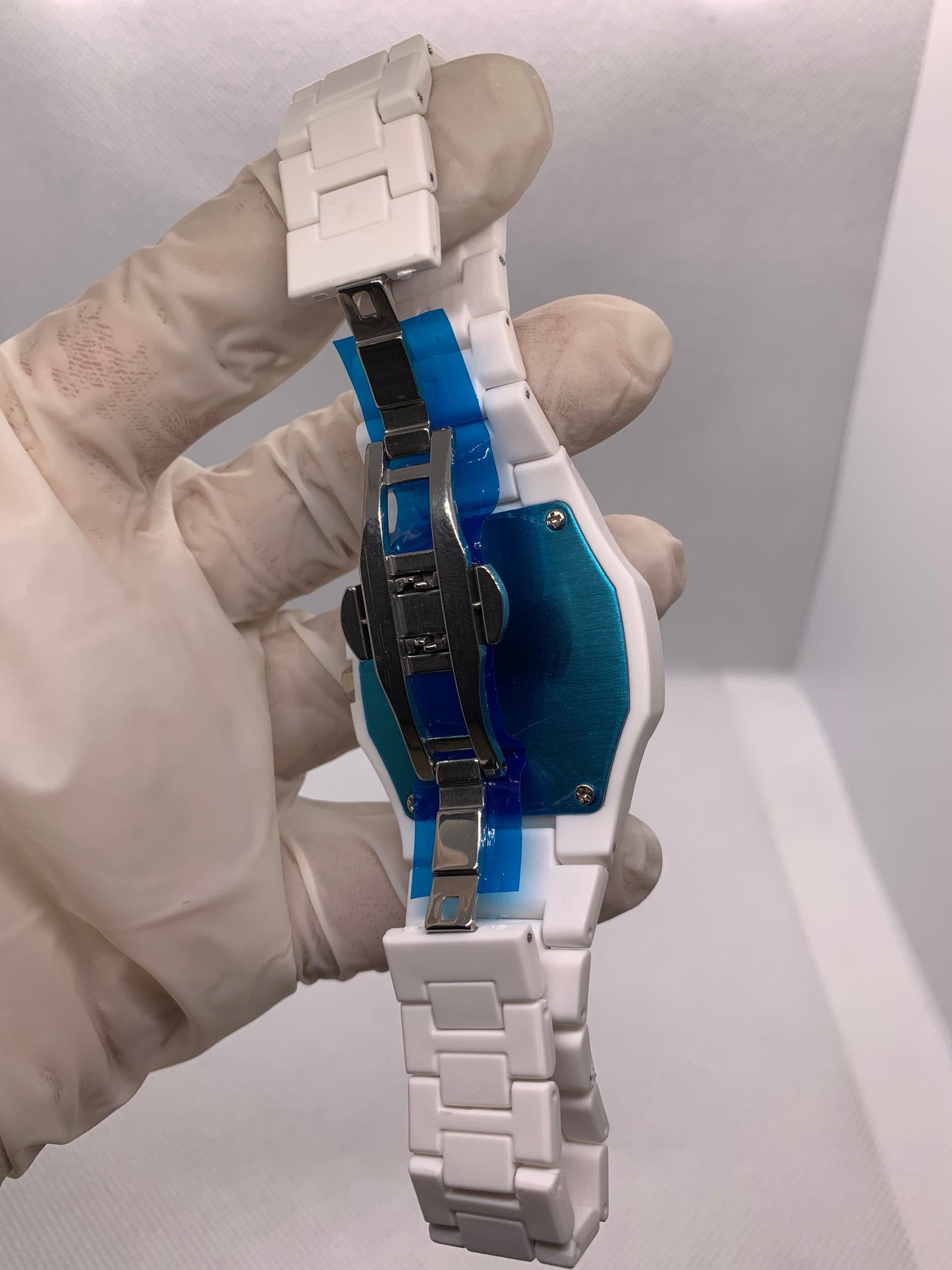 White Aura Carbon Fiber Watch — Premium Luxury Timepiece