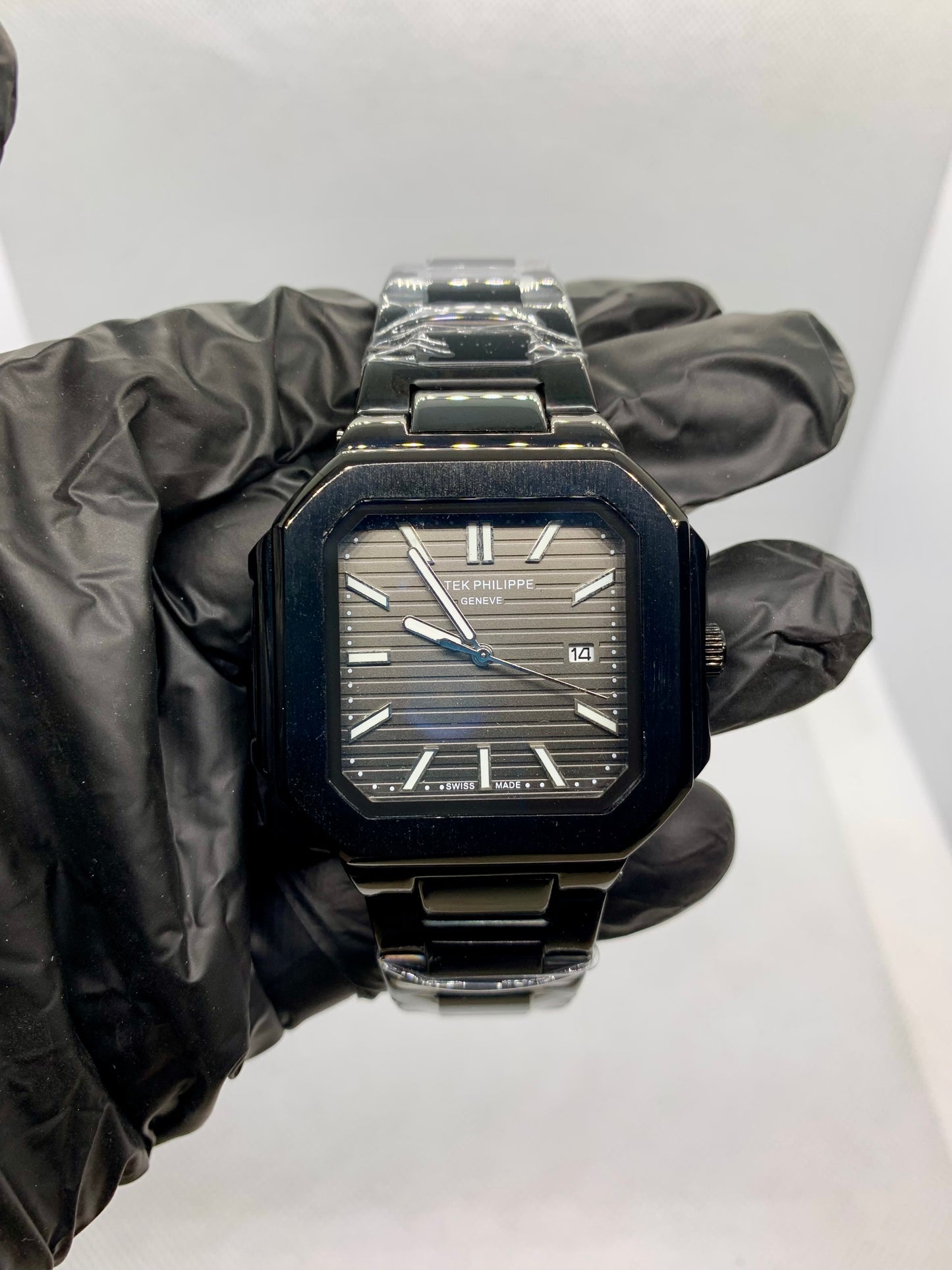 Patek Philippe Silver Shadow — Luxury Men’s Watch with Date & Time