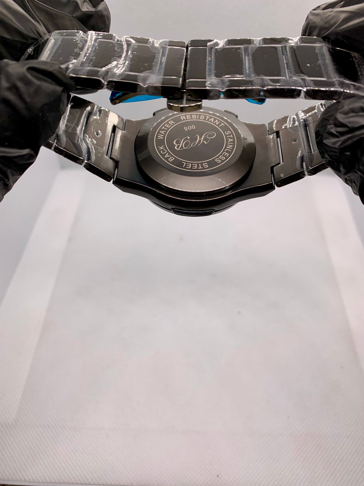 Hublot Noir Quartz — Luxury Men’s Watch with Black Dial & Black Strap