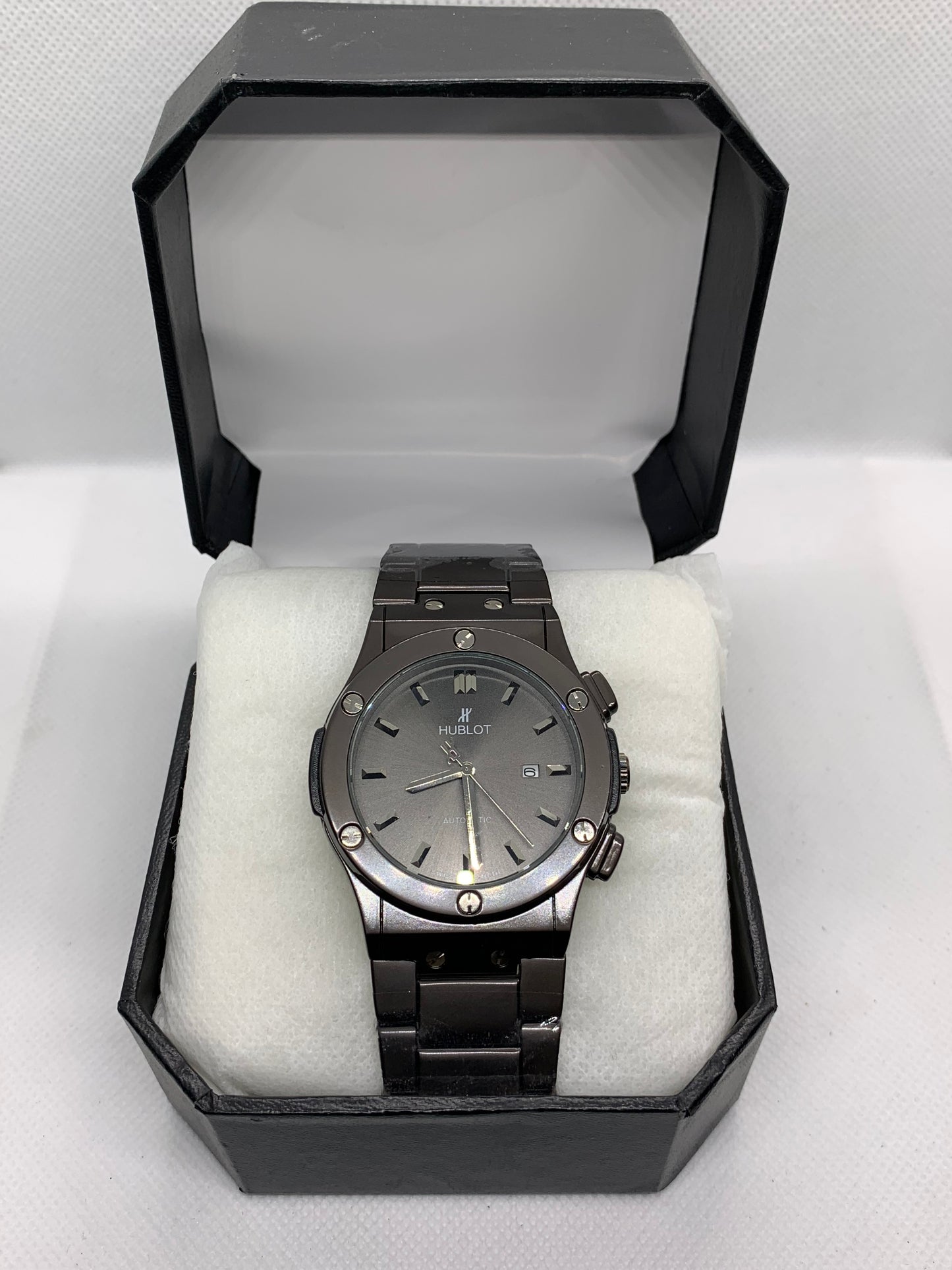 Hublot Noir Quartz — Luxury Men’s Watch with Black Dial & Black Strap