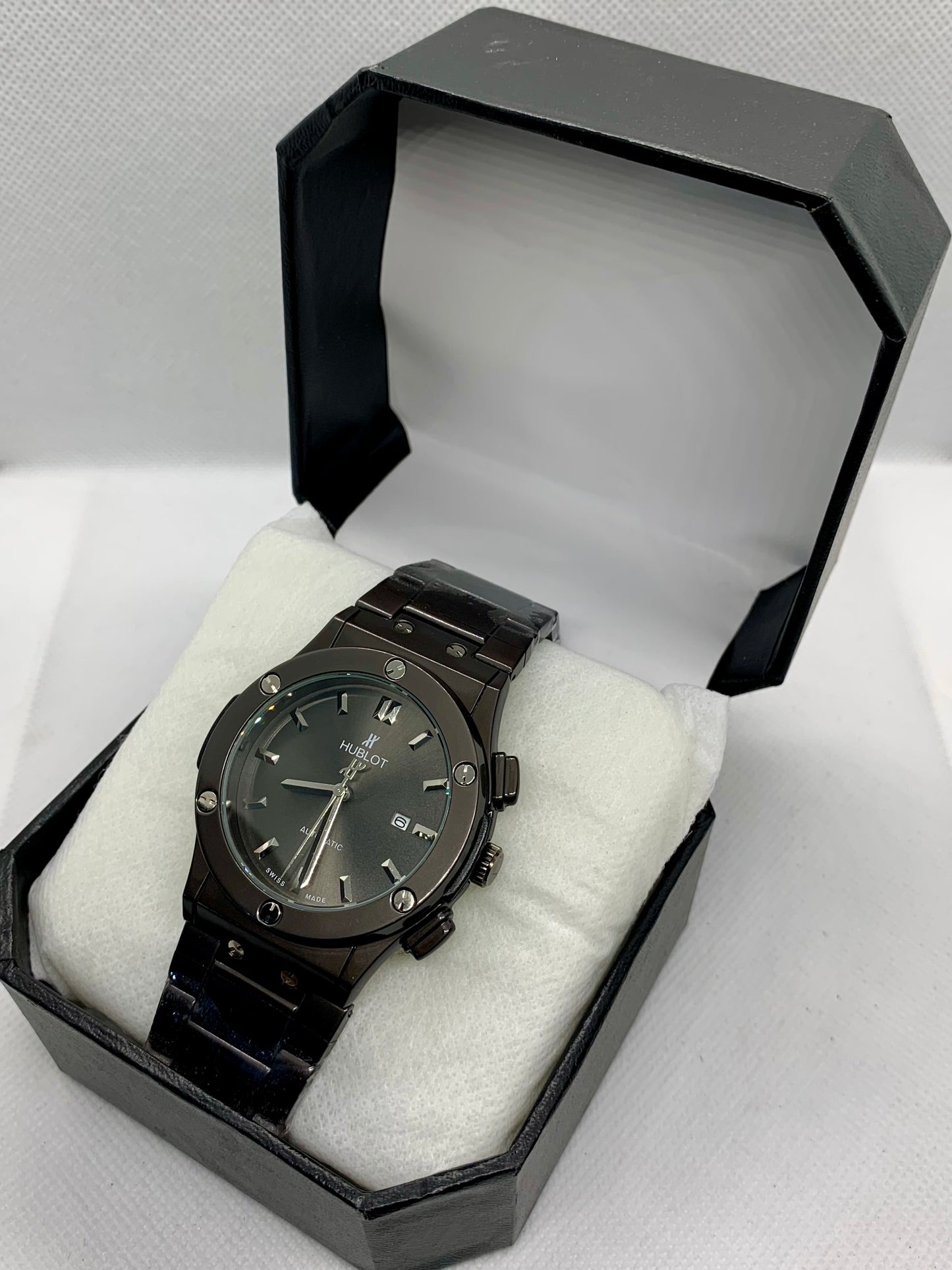 Hublot Noir Quartz — Luxury Men’s Watch with Black Dial & Black Strap