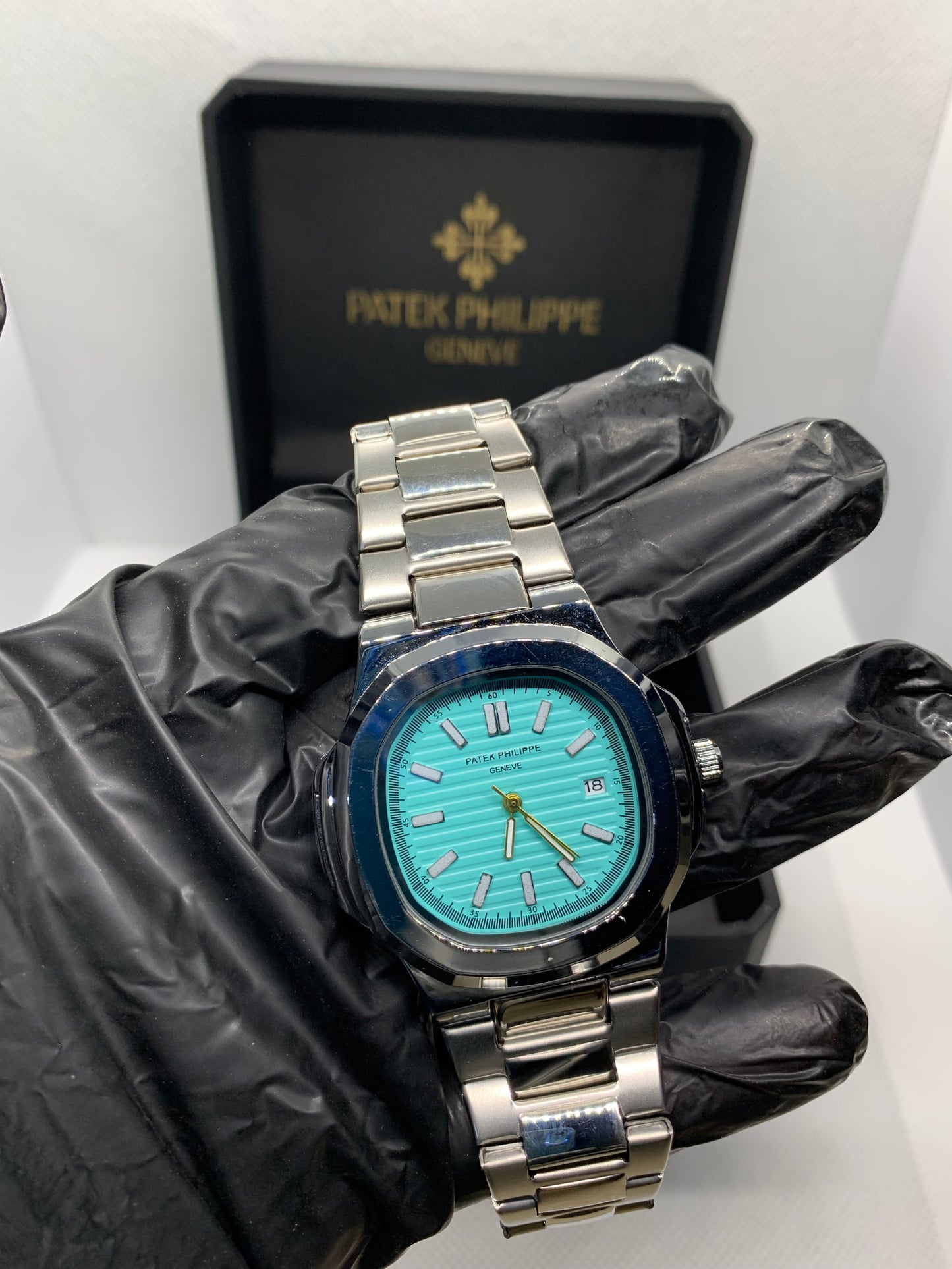 Patek Philippe Silver Classic — Luxury Men’s Watch with Date & Time