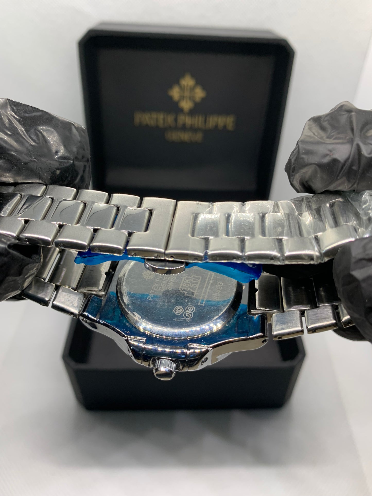 Patek Philippe Silver Classic — Luxury Men’s Watch with Date & Time