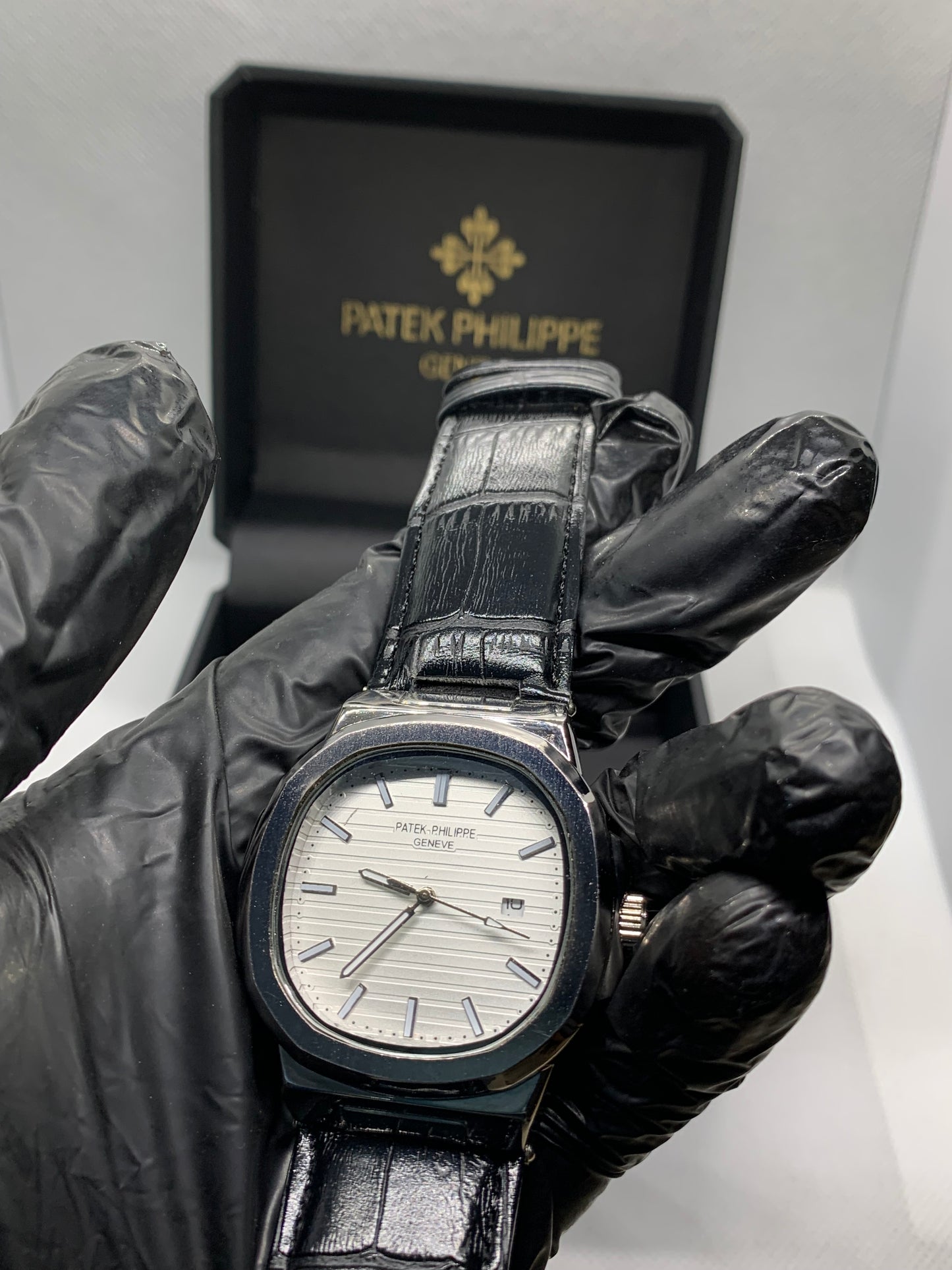 Patek Philippe Classic Leather — Luxury Men’s Watch with Date & Time