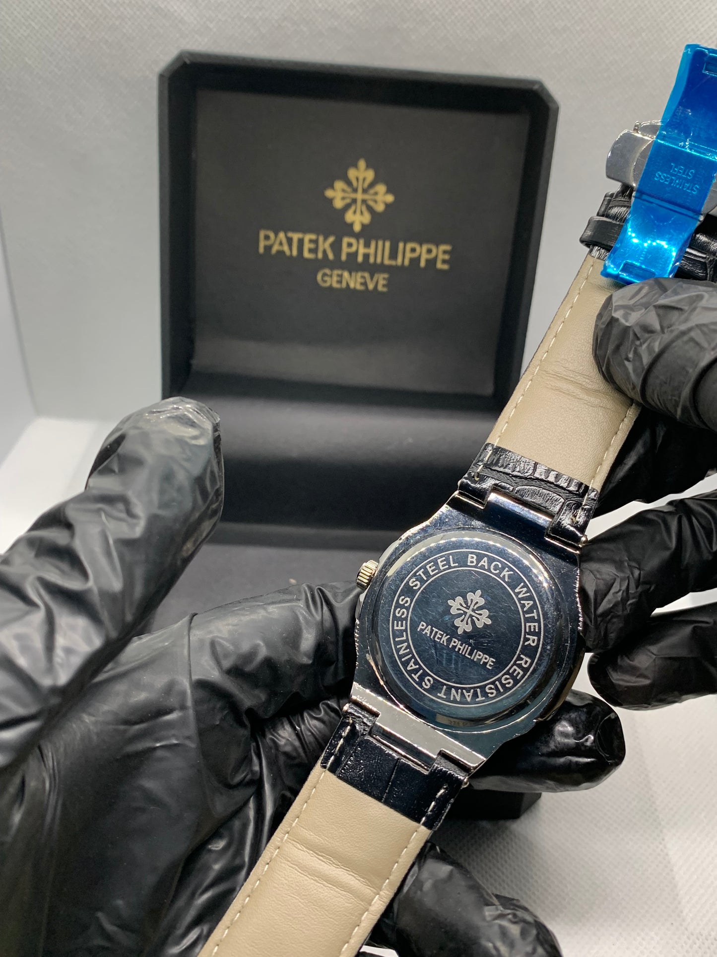 Patek Philippe Classic Leather — Luxury Men’s Watch with Date & Time