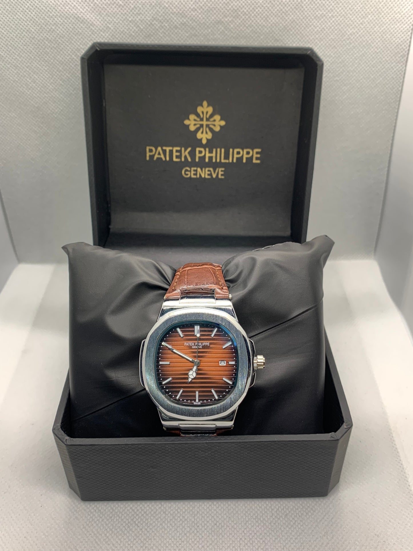 Patek Philippe Classic Leather — Luxury Men’s Watch with Date & Time