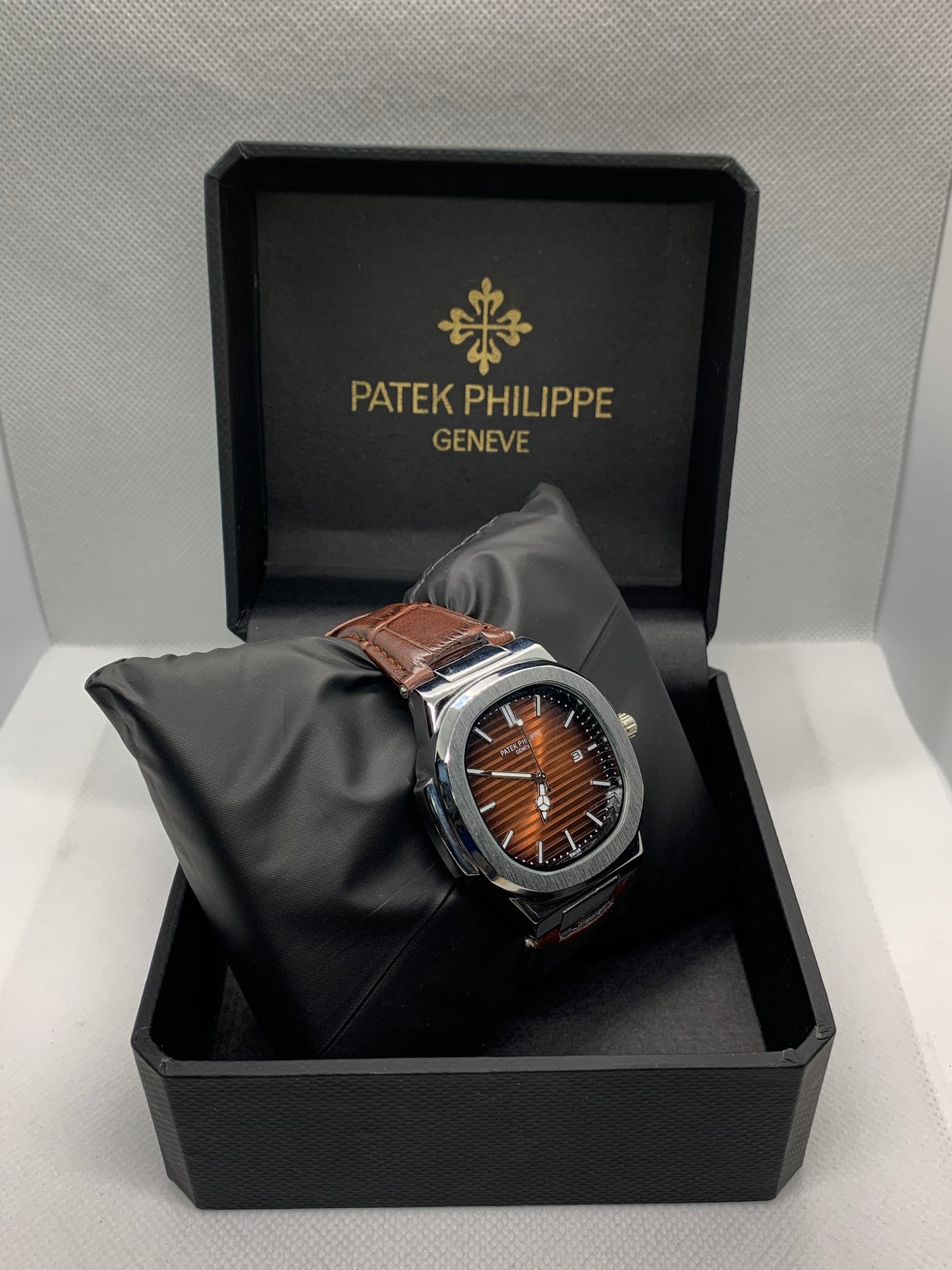 Patek Philippe Classic Leather — Luxury Men’s Watch with Date & Time