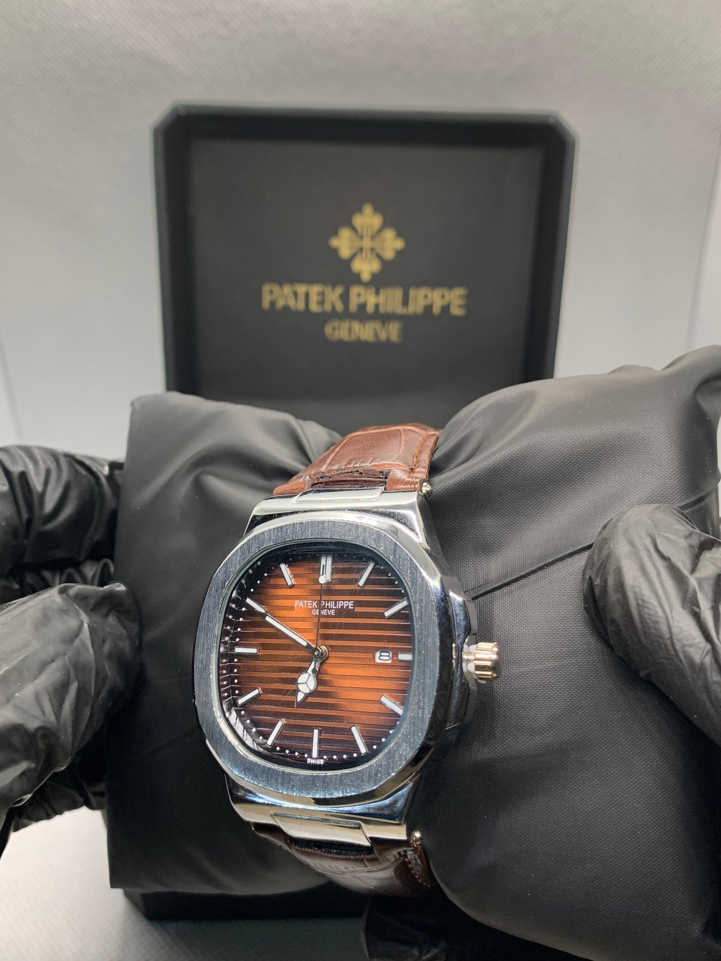 Patek Philippe Classic Leather — Luxury Men’s Watch with Date & Time