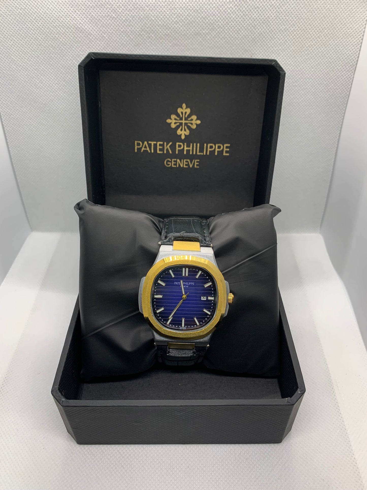Patek Philippe Classic Leather — Luxury Men’s Watch with Date & Time