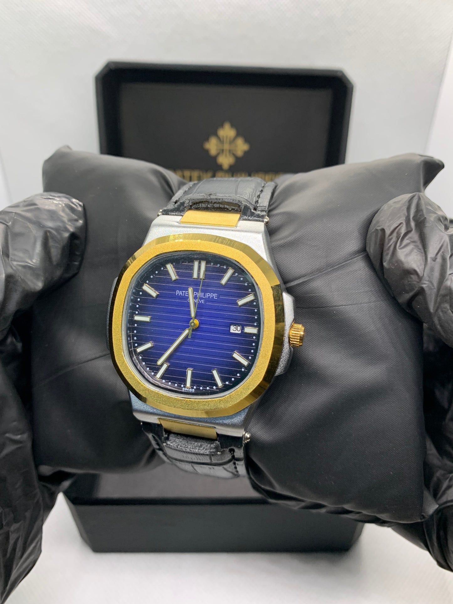 Patek Philippe Classic Leather — Luxury Men’s Watch with Date & Time