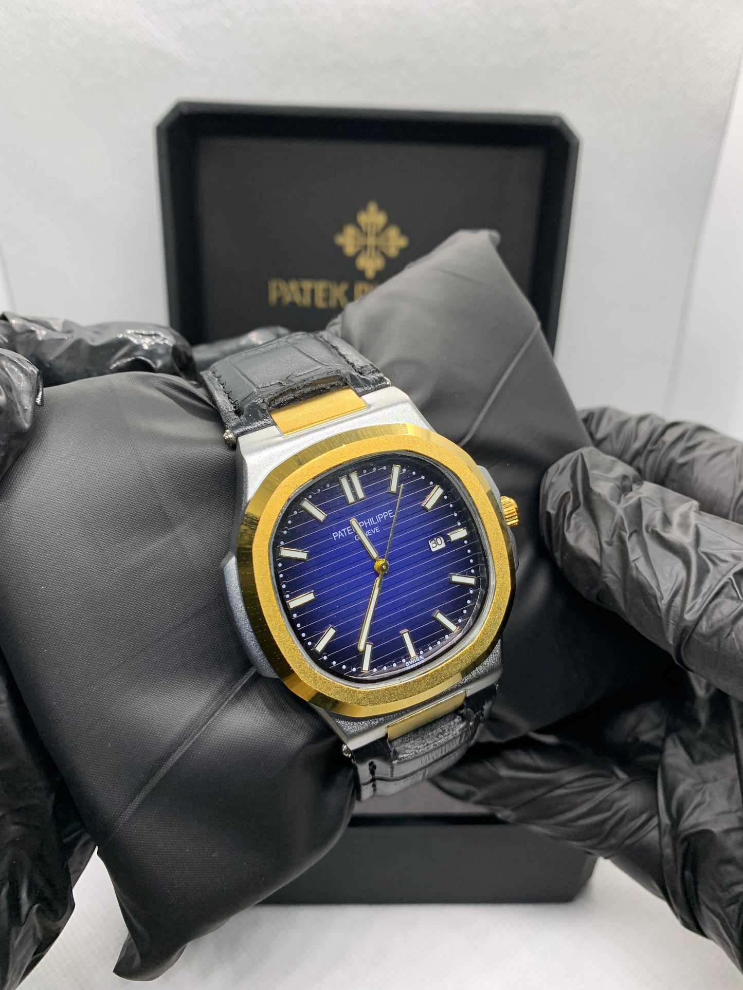 Patek Philippe Classic Leather — Luxury Men’s Watch with Date & Time