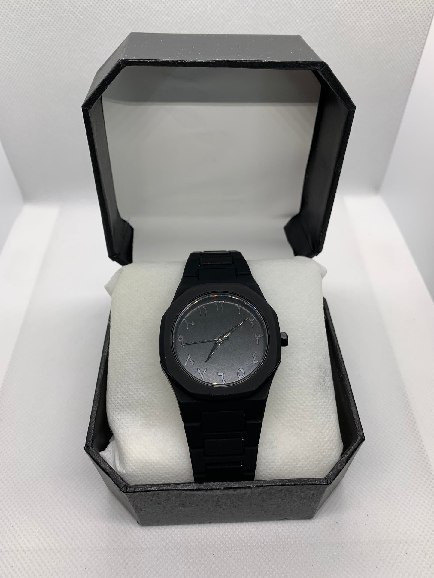 Viral Black Aura Luxury Watch – Butterfly Strap Lock