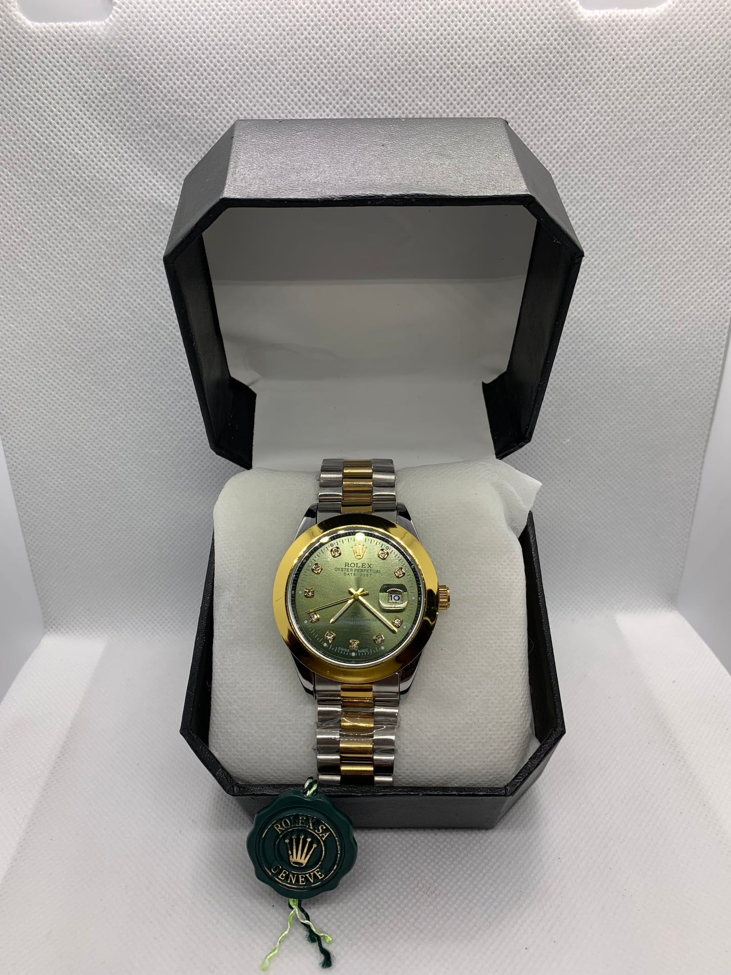 Rolex Oyster Perpetual Datejust – Luxury Watch with Original Strap