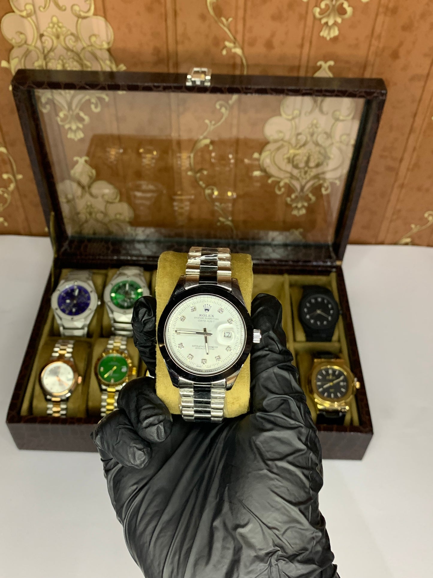 Rolex Oyster Perpetual Datejust – Luxury Watch with Original Strap