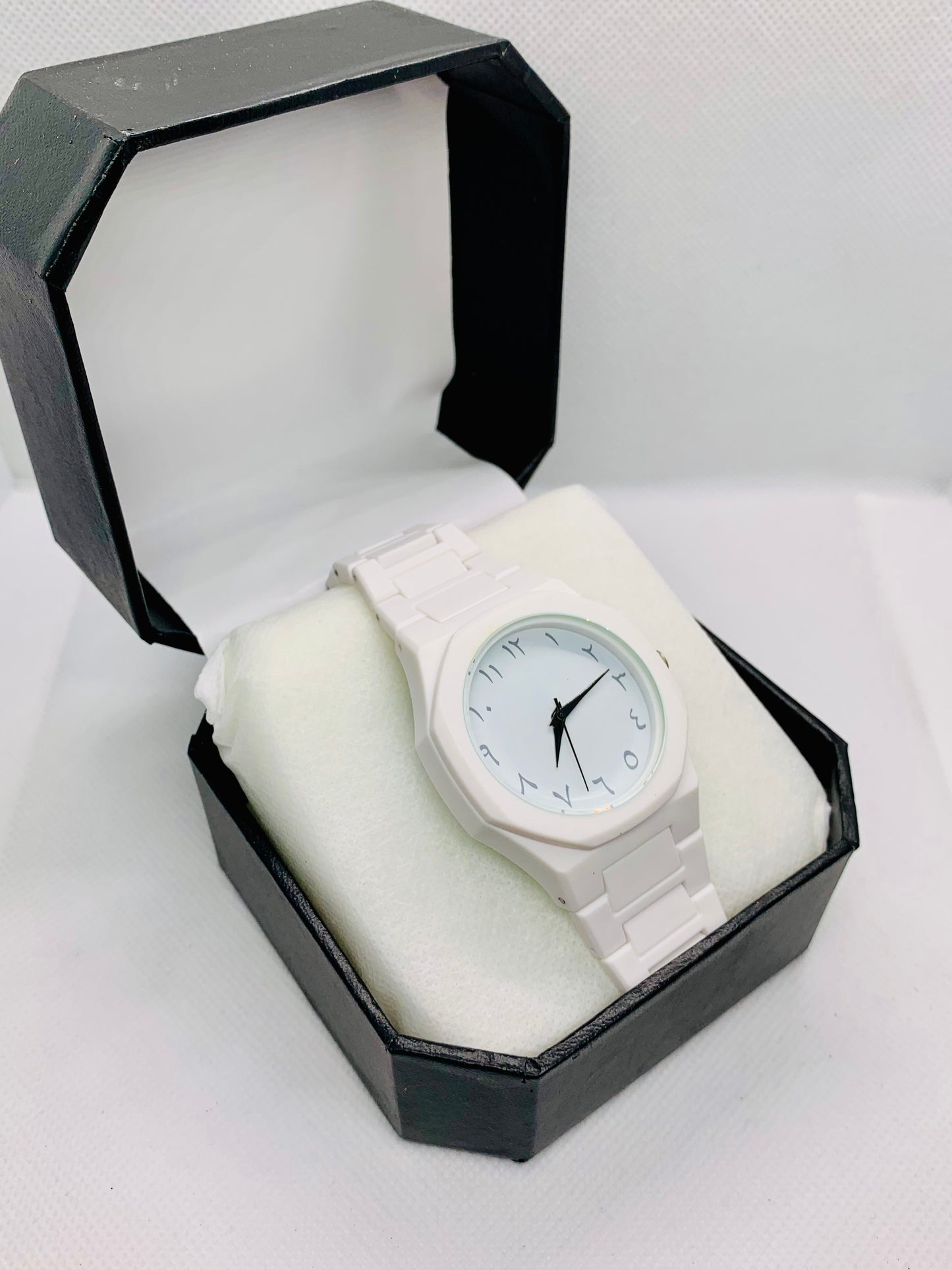 White Aura Carbon Fiber Watch — Premium Luxury Timepiece