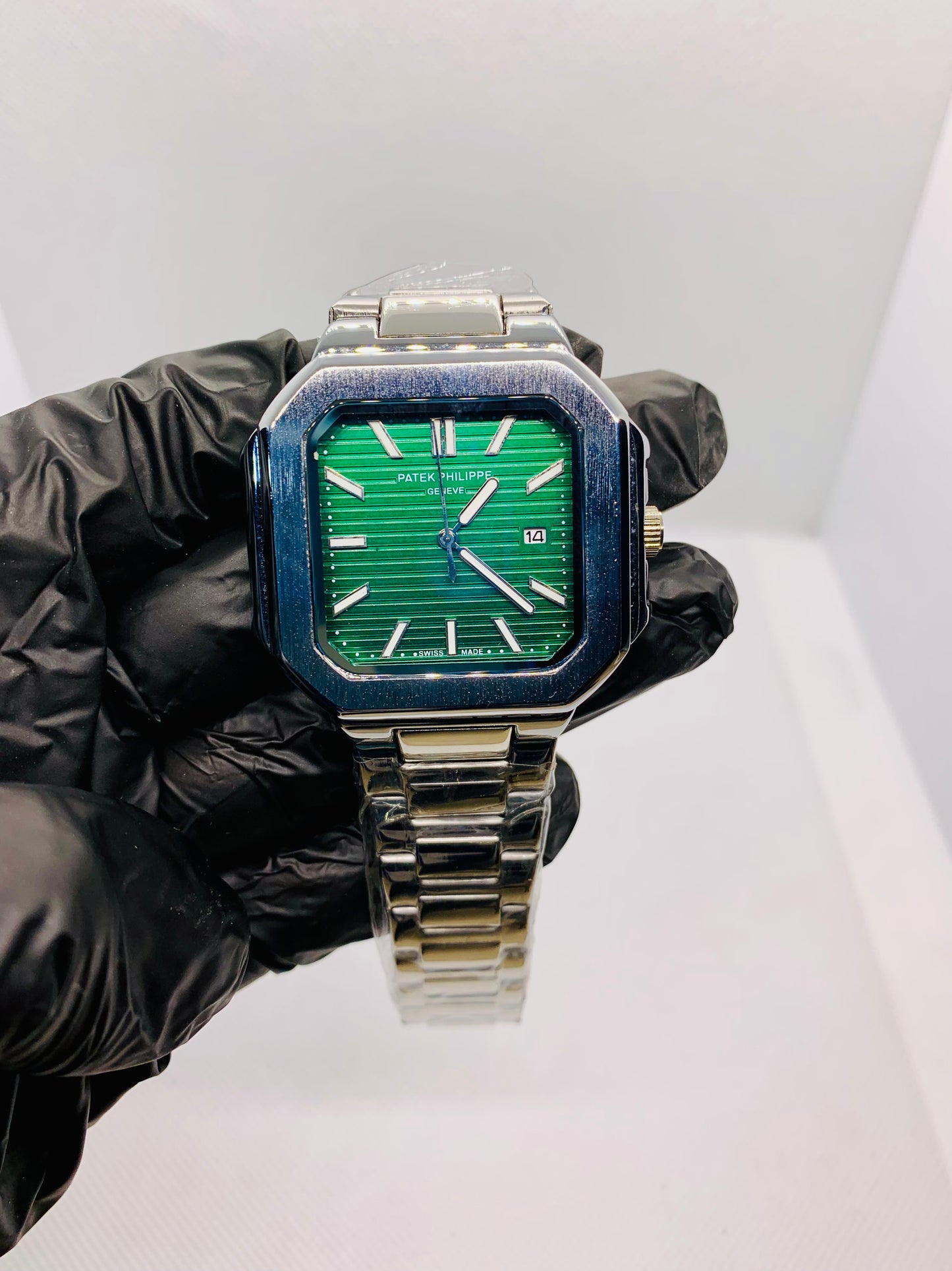 Patek Philippe Silver Shadow — Luxury Men’s Watch with Date & Time