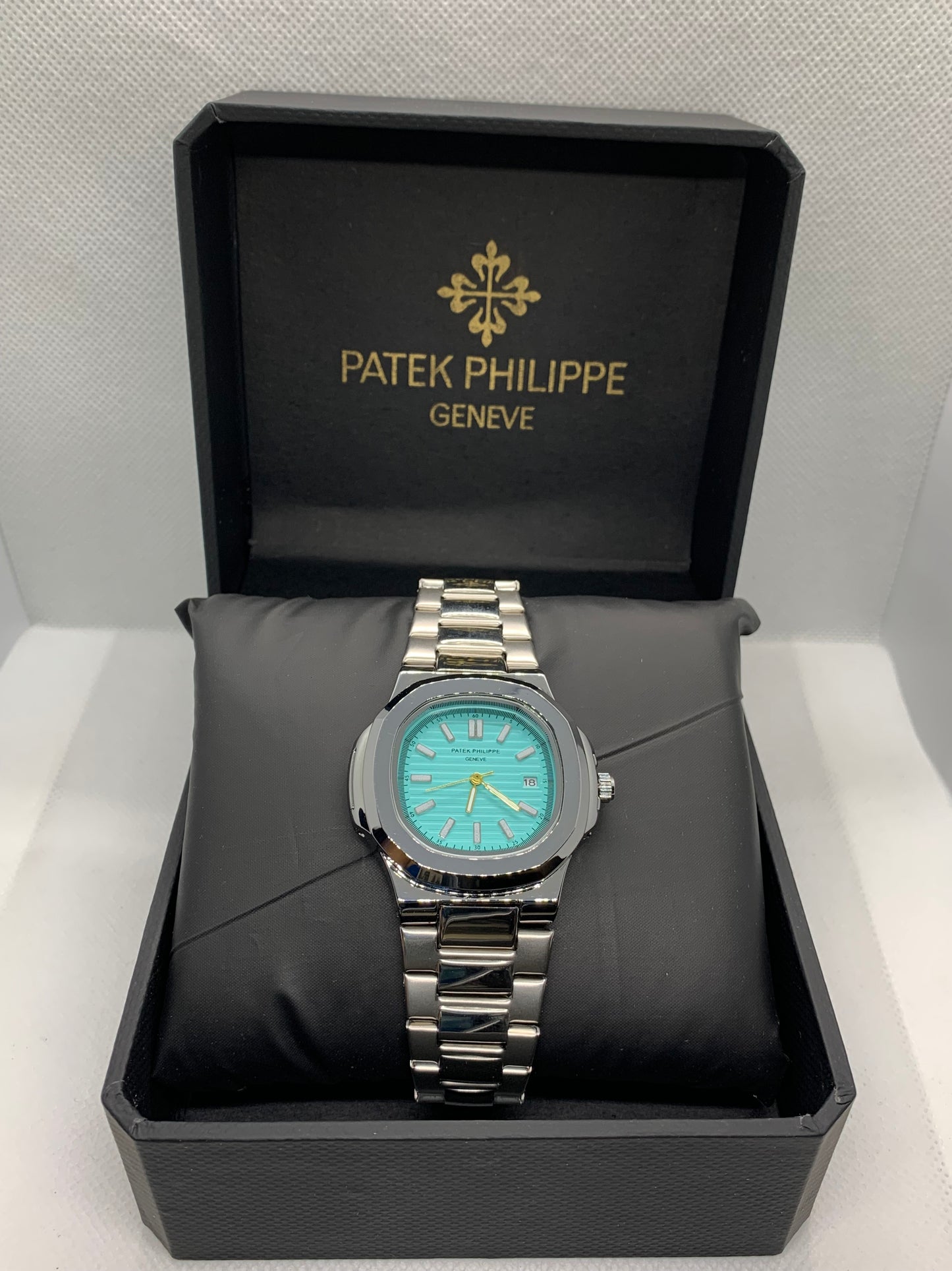 Patek Philippe Silver Classic — Luxury Men’s Watch with Date & Time