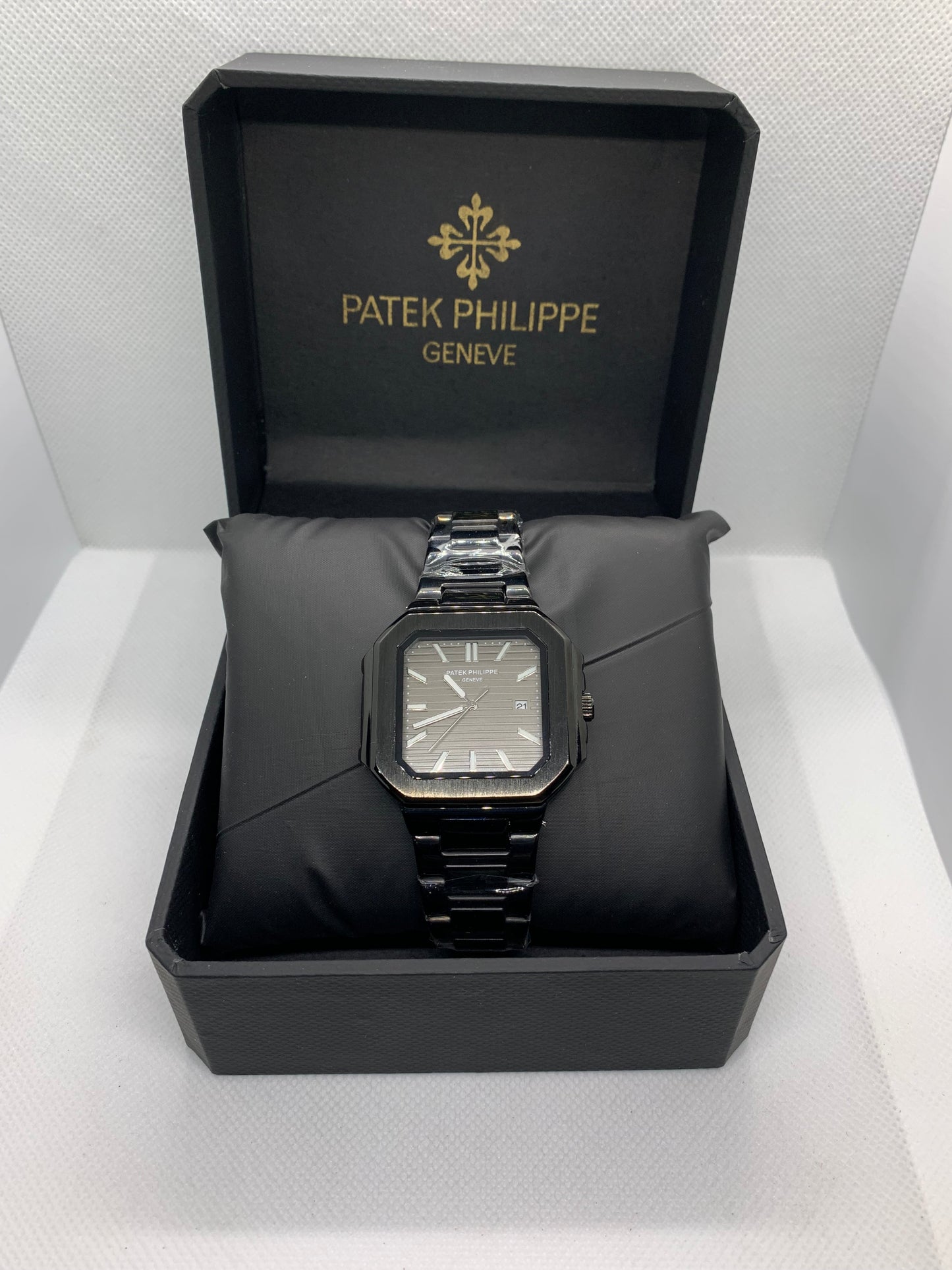 Patek Philippe Silver Shadow — Luxury Men’s Watch with Date & Time