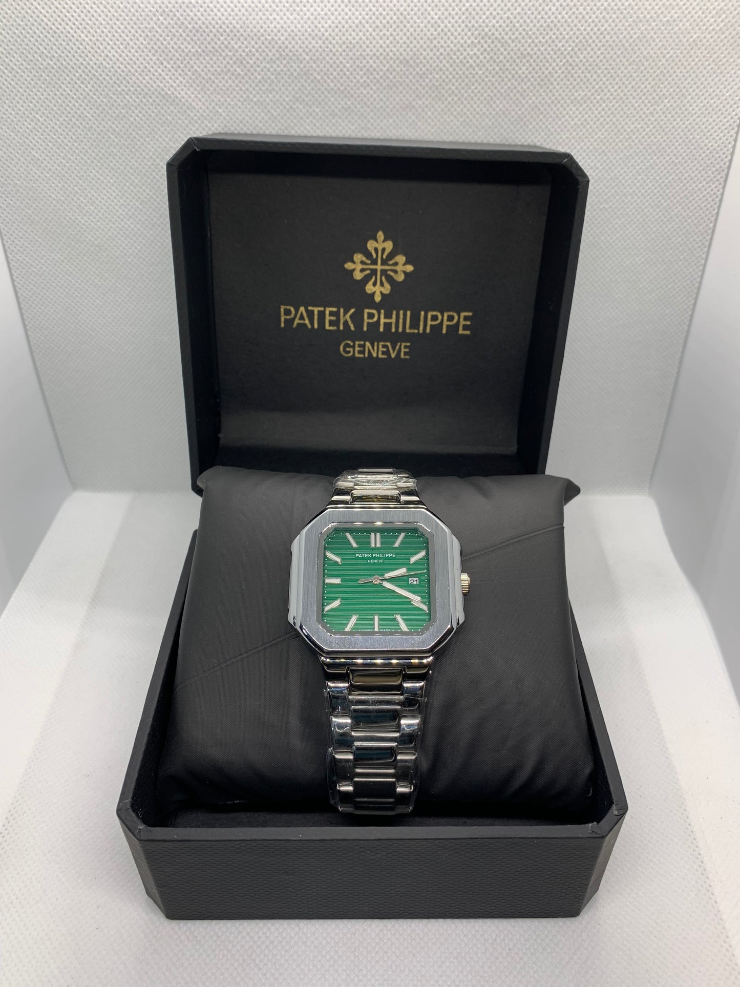 Patek Philippe Silver Shadow — Luxury Men’s Watch with Date & Time