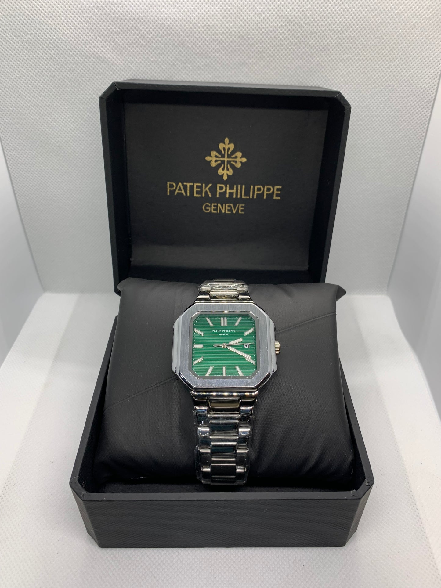 Patek Philippe Silver Shadow — Luxury Men’s Watch with Date & Time