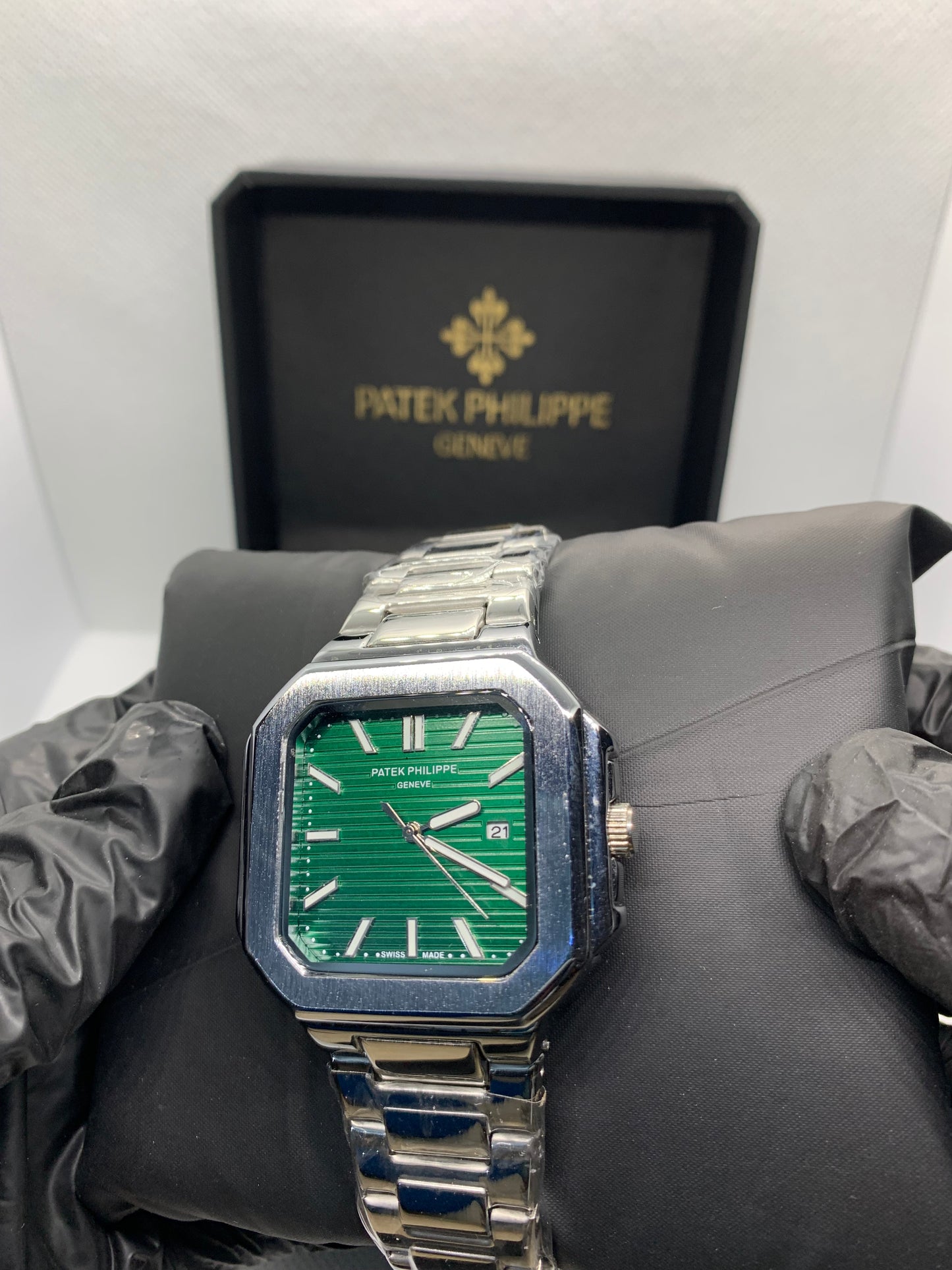 Patek Philippe Silver Shadow — Luxury Men’s Watch with Date & Time