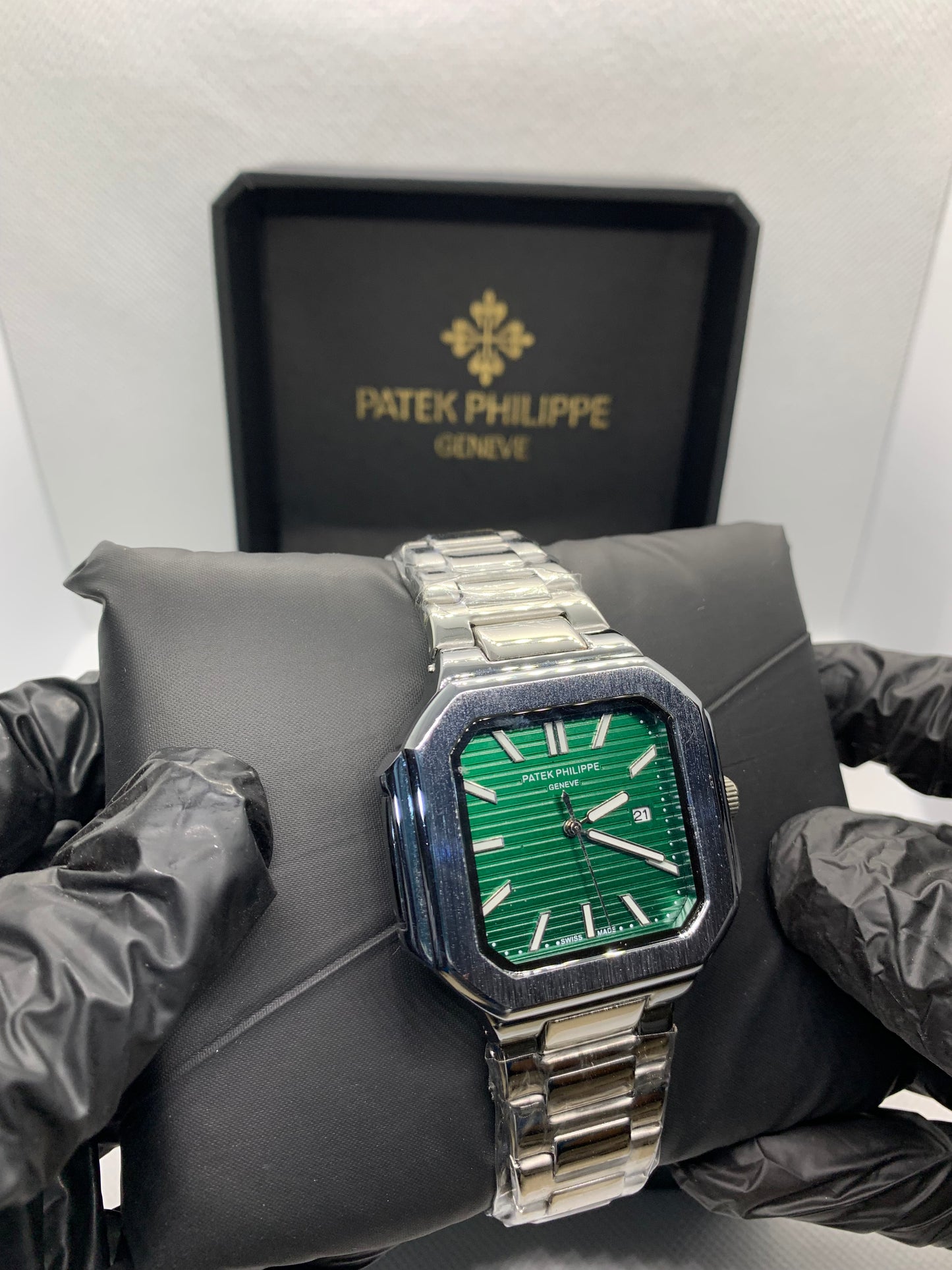 Patek Philippe Silver Shadow — Luxury Men’s Watch with Date & Time
