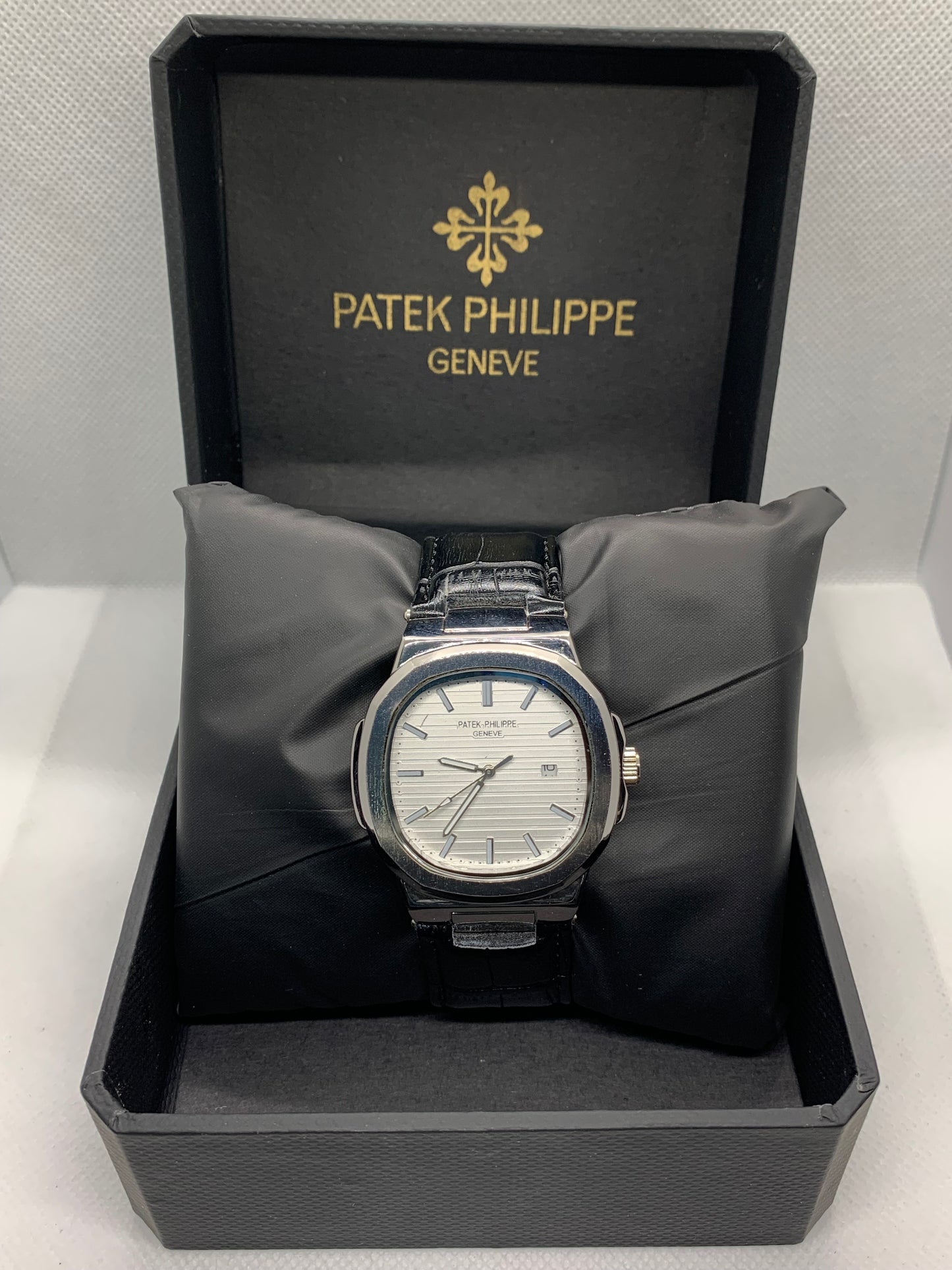 Patek Philippe Classic Leather — Luxury Men’s Watch with Date & Time