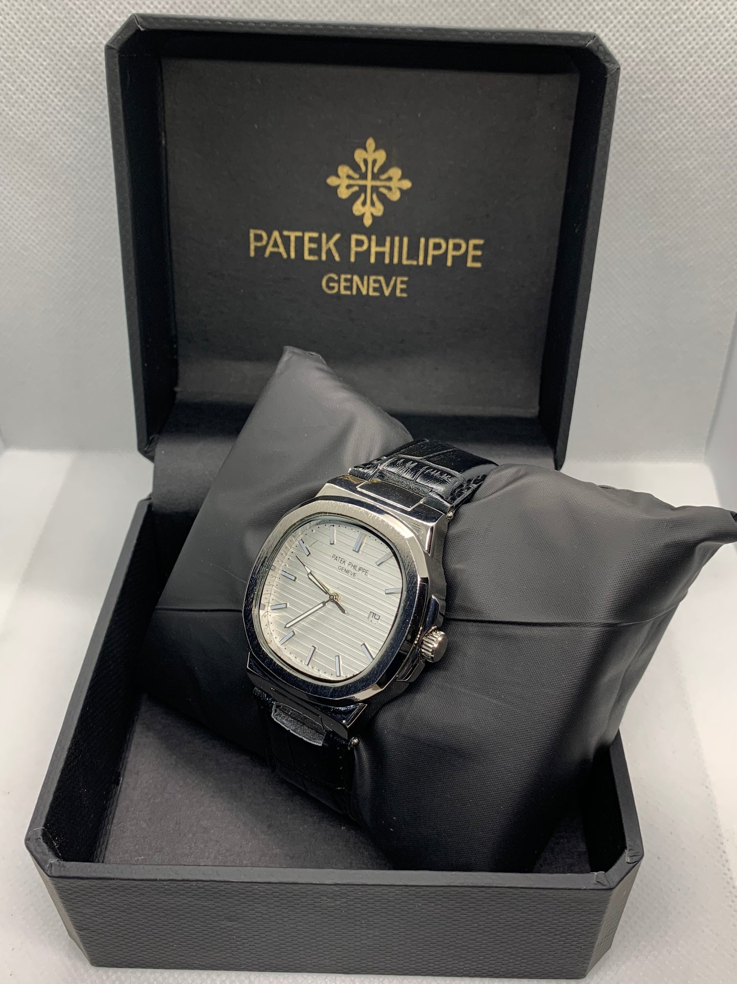 Patek Philippe Classic Leather — Luxury Men’s Watch with Date & Time