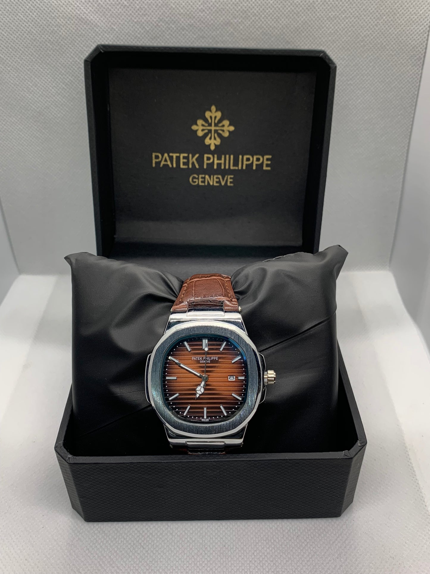 Patek Philippe Classic Leather — Luxury Men’s Watch with Date & Time