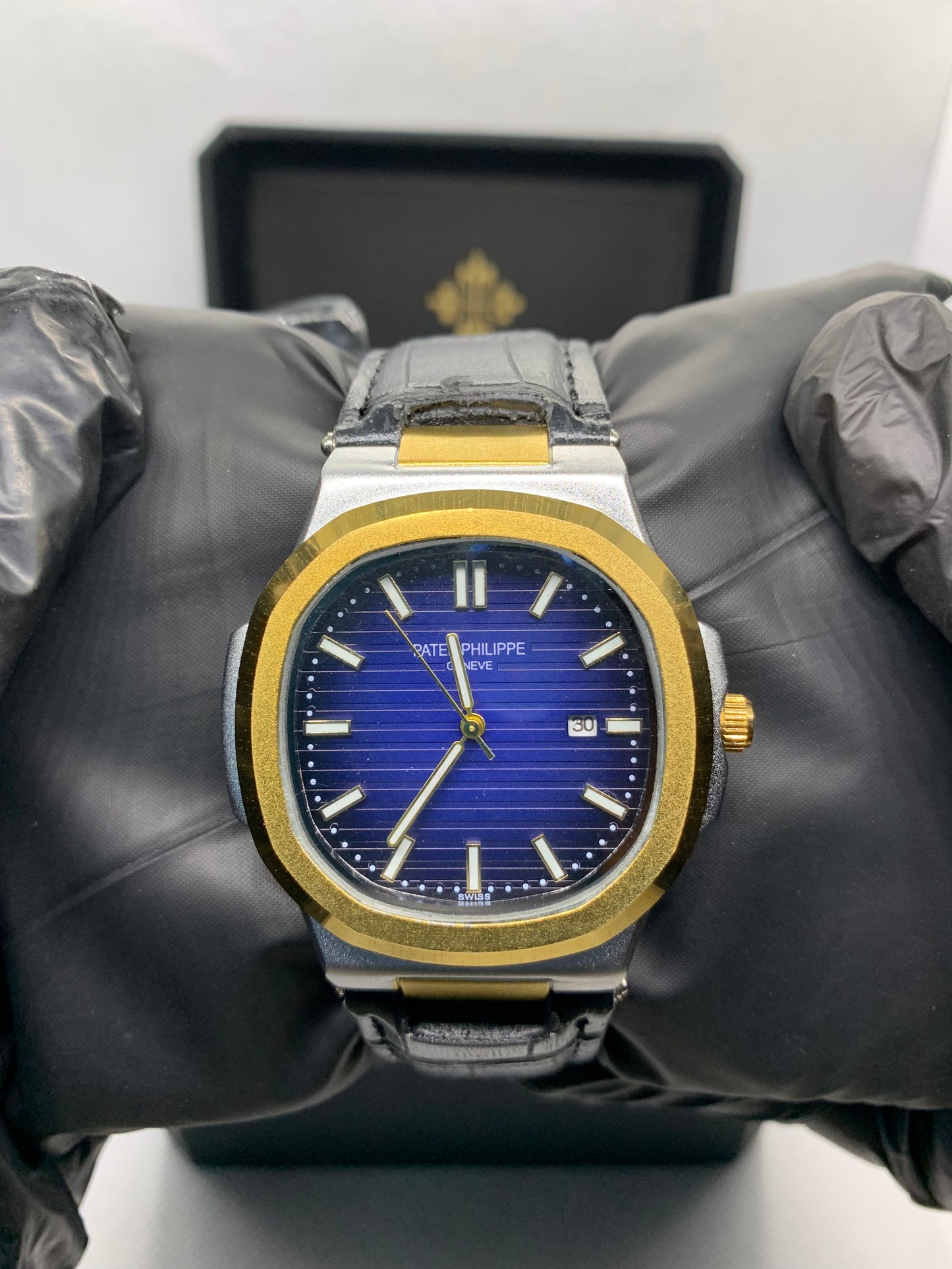 Patek Philippe Classic Leather — Luxury Men’s Watch with Date & Time