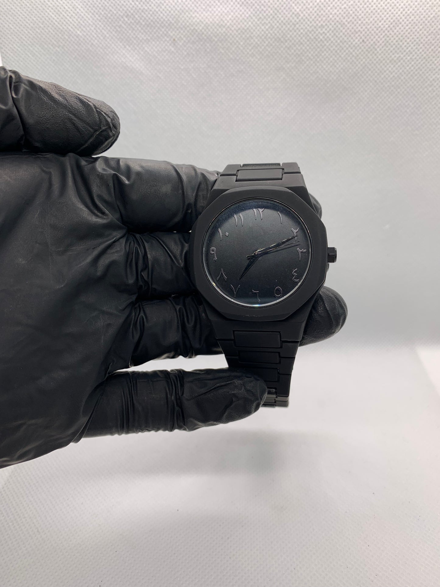 Viral Black Aura Luxury Watch – Butterfly Strap Lock